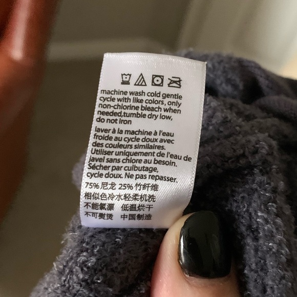 Barefoot Dreams feather soft Circle Cardigan - Picture 10 of 11